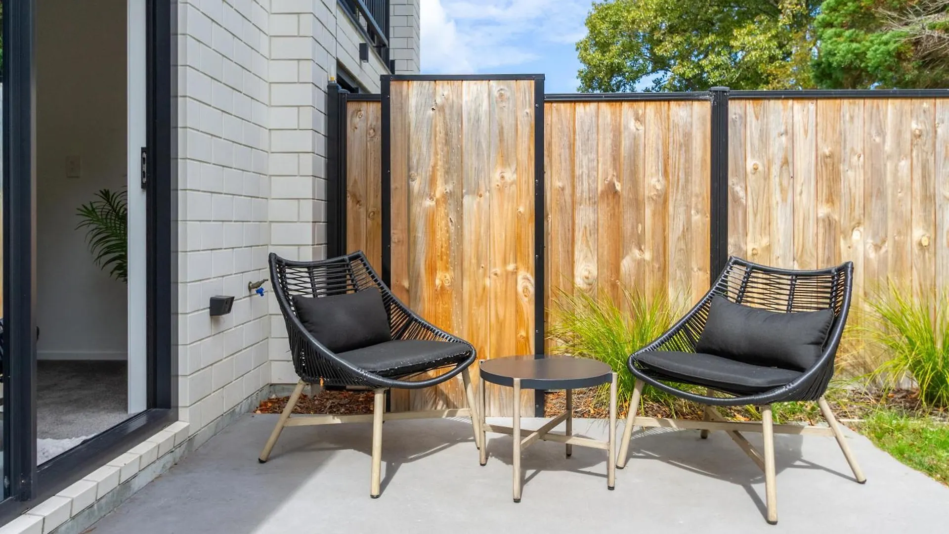 Escape At The Park: 1 Bed 1 Bath W/Carpark Apartment Christchurch
