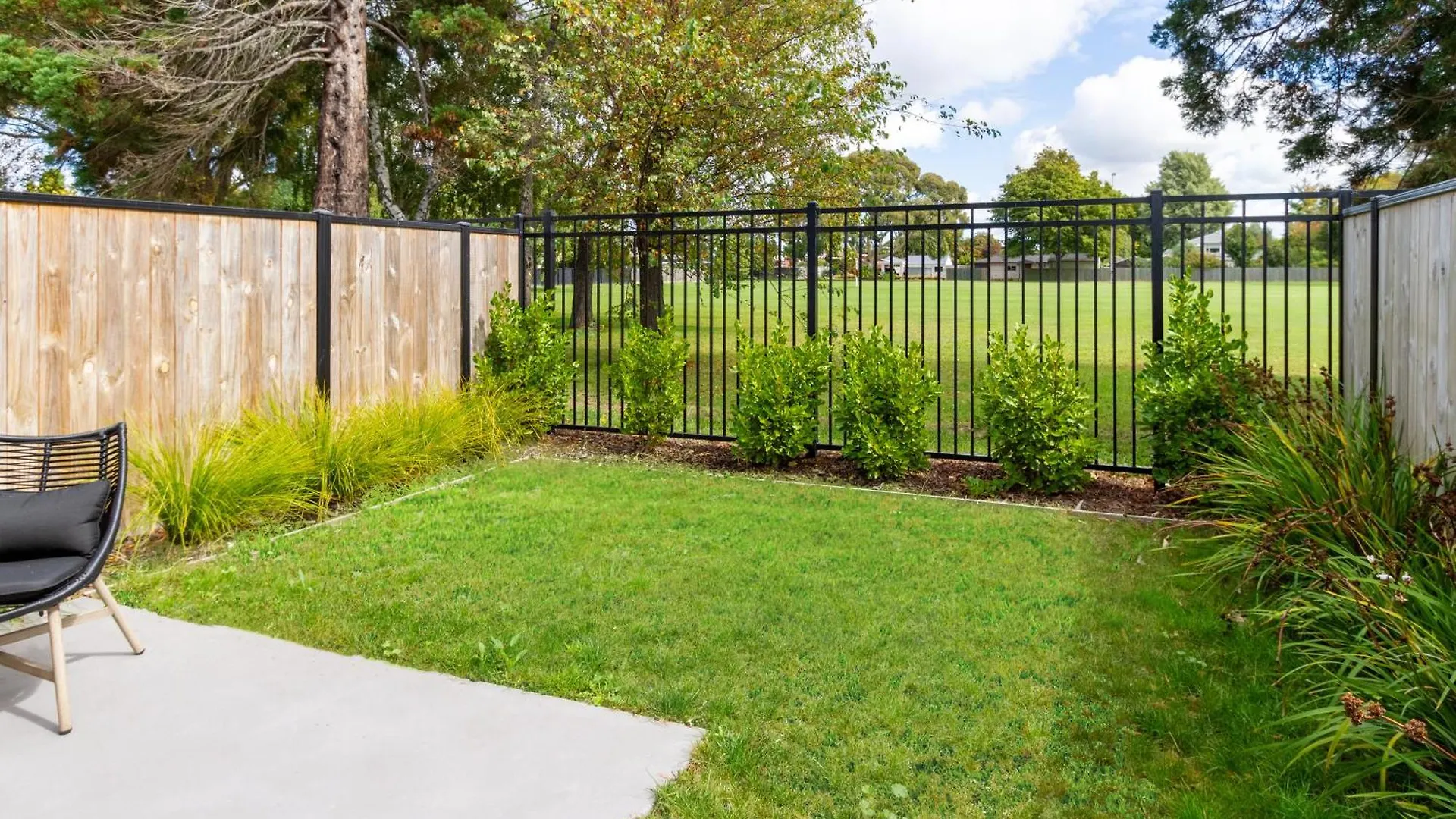 Escape At The Park: 1 Bed 1 Bath W/Carpark Apartment Christchurch New Zealand