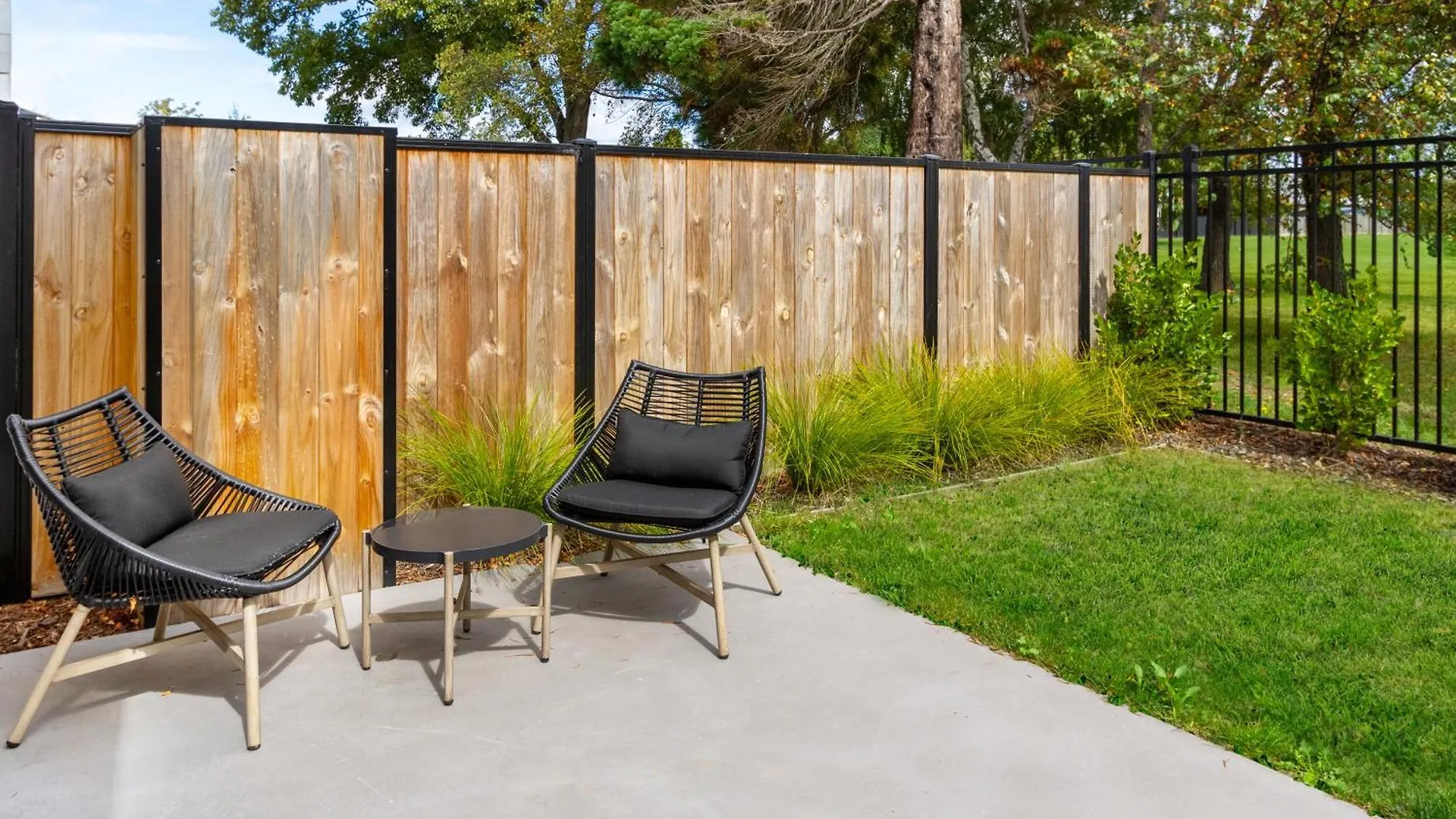 Escape At The Park: 1 Bed 1 Bath W/Carpark Apartment Christchurch New Zealand
